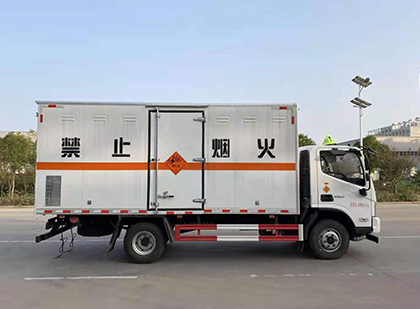 黎母山镇爆破器材运输车