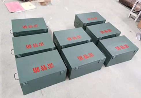 黎母山镇炸药箱和雷管箱一般是怎么存放的？