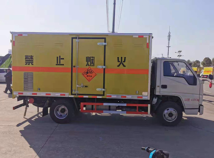 黎母山镇爆破器材运输车技术升级与安全合规新趋势