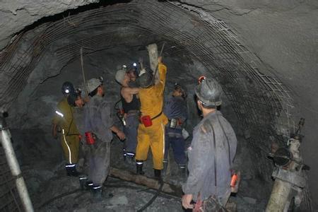 黎母山镇工程爆破中的危险因素分析以及应对工程爆破危险的措施